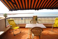 apartamento en peñíscola con terraza y vistas al mar 