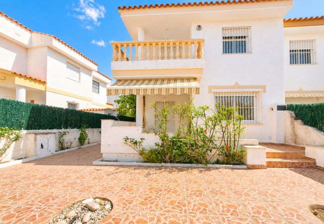 Casa en Alcoceber / Alcossebre - Villa Tres Playas | Gran patio privado · Piscina