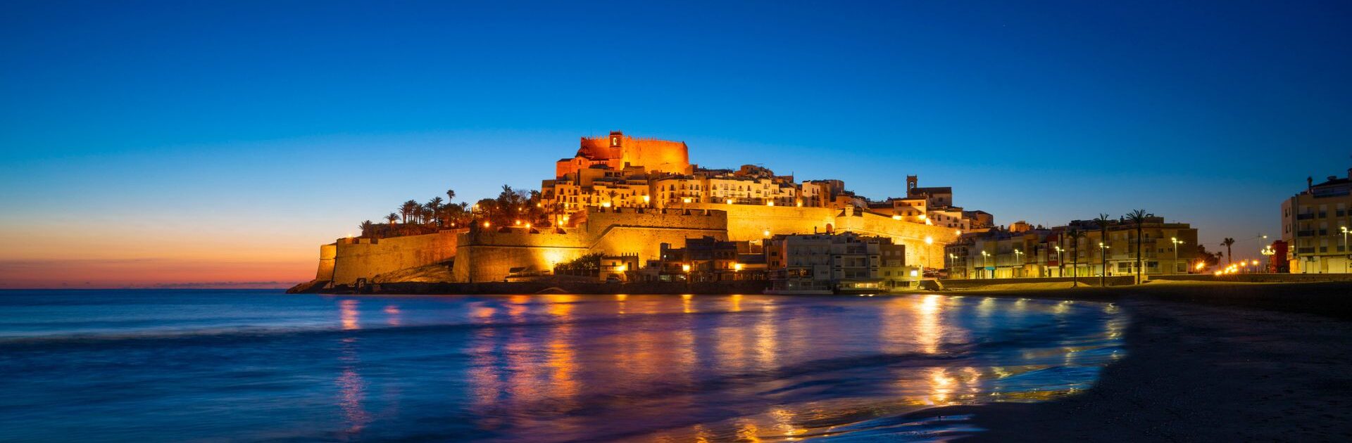 peniscola castillo noche iluminado