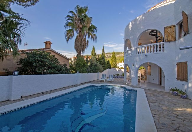 Villa/Dettached house in Alcoceber / Alcossebre -  VILLA SOL Y MAR con piscina privada